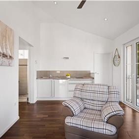 9-Bedroom Villa with Exceptionally Large Heated Pool and Sea Views near Trogir – Sleeps 18- 22