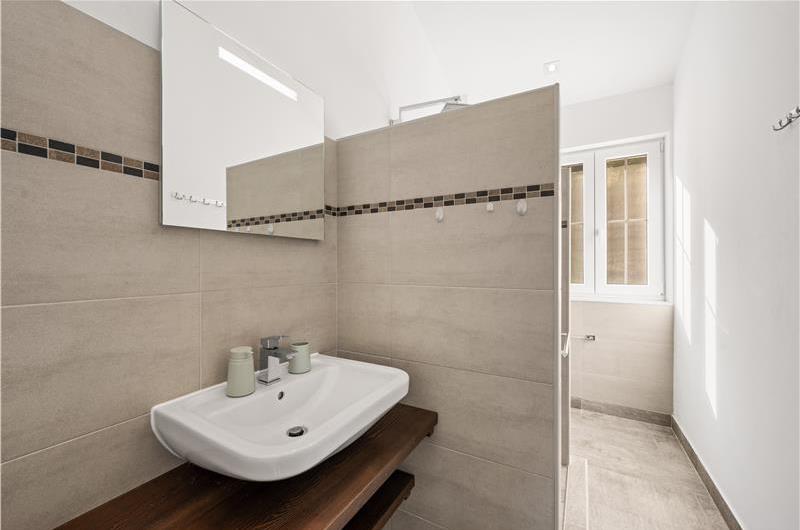 9-Bedroom Villa with Exceptionally Large Heated Pool and Sea Views near Trogir – Sleeps 18- 22