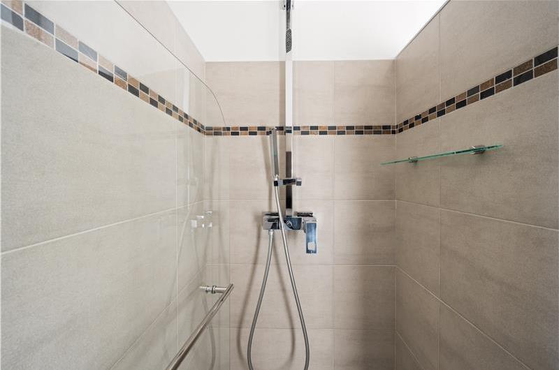 9-Bedroom Villa with Exceptionally Large Heated Pool and Sea Views near Trogir – Sleeps 18- 22