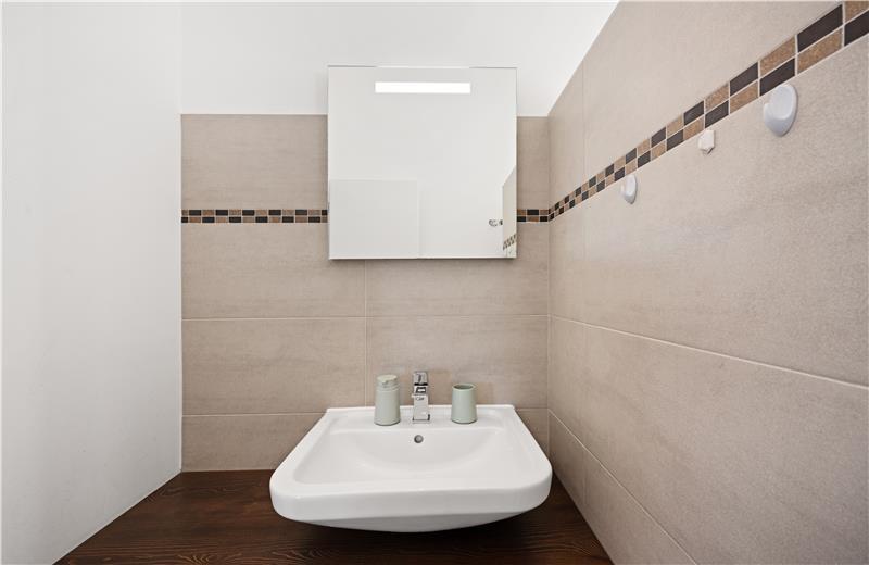 9-Bedroom Villa with Exceptionally Large Heated Pool and Sea Views near Trogir – Sleeps 18- 22