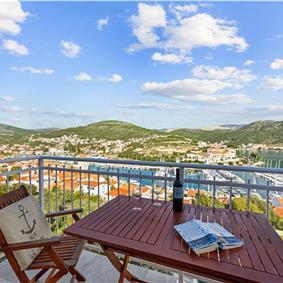 9-Bedroom Villa with Exceptionally Large Heated Pool and Sea Views near Trogir – Sleeps 18- 22