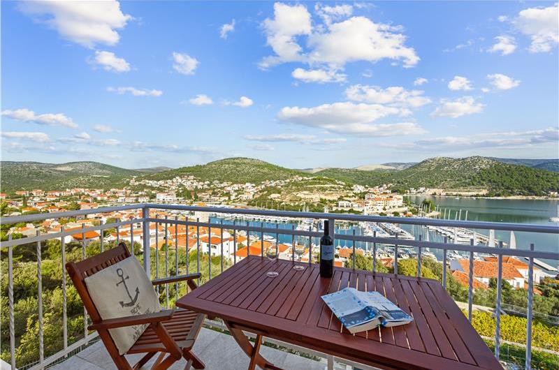 9-Bedroom Villa with Exceptionally Large Heated Pool and Sea Views near Trogir – Sleeps 18- 22