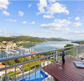 9-Bedroom Villa with Exceptionally Large Heated Pool and Sea Views near Trogir – Sleeps 18- 22