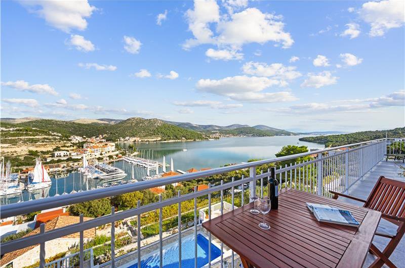 9-Bedroom Villa with Exceptionally Large Heated Pool and Sea Views near Trogir – Sleeps 18- 22