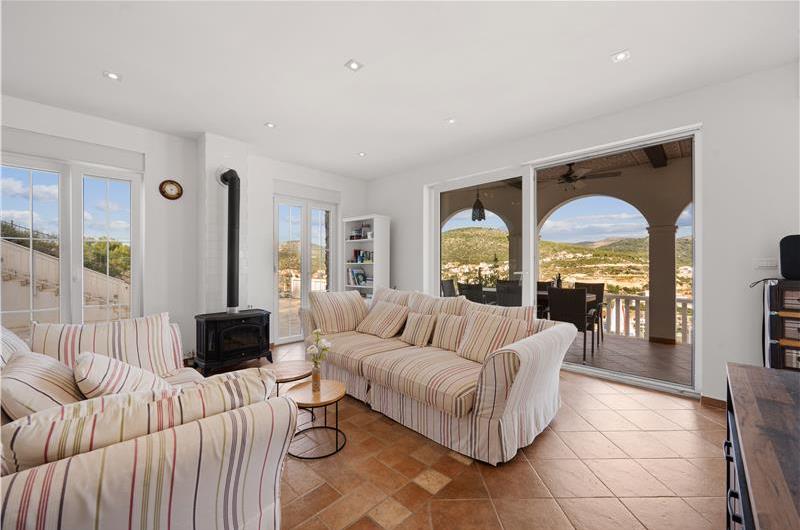9-Bedroom Villa with Exceptionally Large Heated Pool and Sea Views near Trogir – Sleeps 18- 22