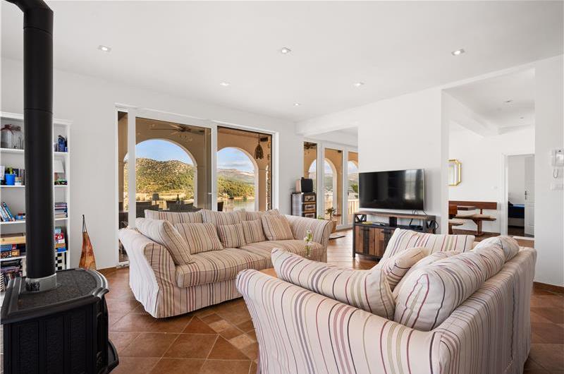 9-Bedroom Villa with Exceptionally Large Heated Pool and Sea Views near Trogir – Sleeps 18- 22