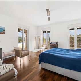 9-Bedroom Villa with Exceptionally Large Heated Pool and Sea Views near Trogir – Sleeps 18- 22