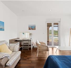 9-Bedroom Villa with Exceptionally Large Heated Pool and Sea Views near Trogir – Sleeps 18- 22