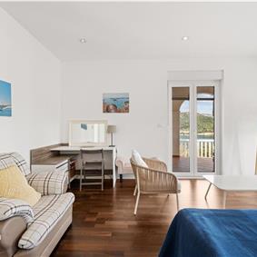 9-Bedroom Villa with Exceptionally Large Heated Pool and Sea Views near Trogir – Sleeps 18- 22