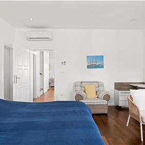 9-Bedroom Villa with Exceptionally Large Heated Pool and Sea Views near Trogir – Sleeps 18- 22