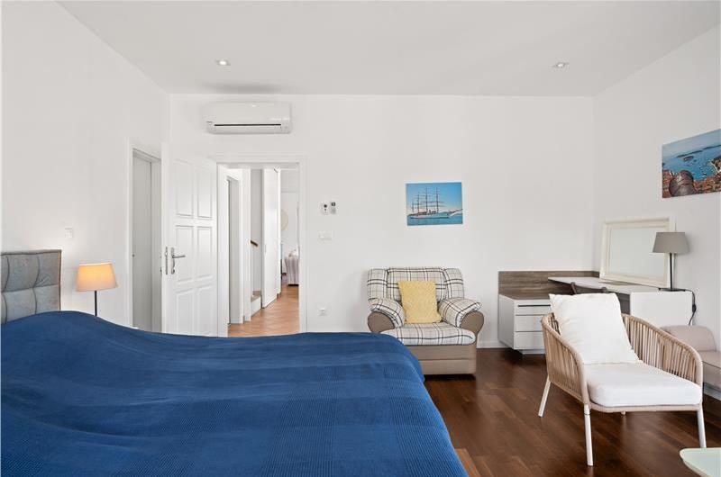 9-Bedroom Villa with Exceptionally Large Heated Pool and Sea Views near Trogir – Sleeps 18- 22