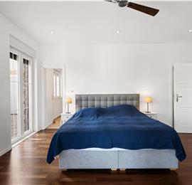 9-Bedroom Villa with Exceptionally Large Heated Pool and Sea Views near Trogir – Sleeps 18- 22