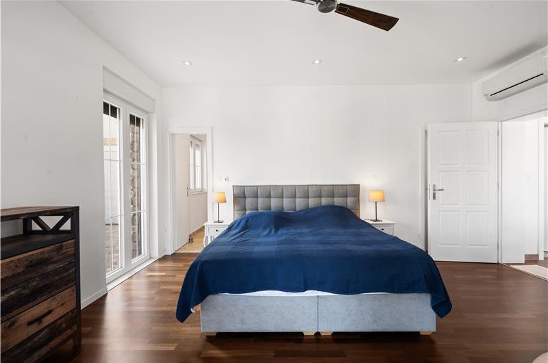 9-Bedroom Villa with Exceptionally Large Heated Pool and Sea Views near Trogir – Sleeps 18- 22