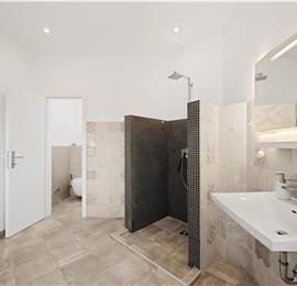 9-Bedroom Villa with Exceptionally Large Heated Pool and Sea Views near Trogir – Sleeps 18- 22