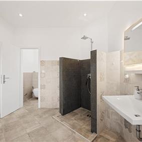 9-Bedroom Villa with Exceptionally Large Heated Pool and Sea Views near Trogir – Sleeps 18- 22