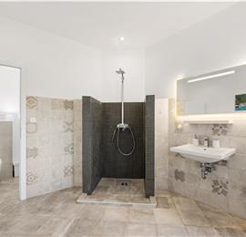 9-Bedroom Villa with Exceptionally Large Heated Pool and Sea Views near Trogir – Sleeps 18- 22