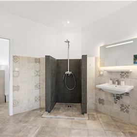 9-Bedroom Villa with Exceptionally Large Heated Pool and Sea Views near Trogir – Sleeps 18- 22