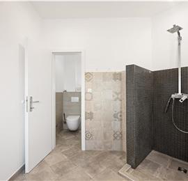 9-Bedroom Villa with Exceptionally Large Heated Pool and Sea Views near Trogir – Sleeps 18- 22