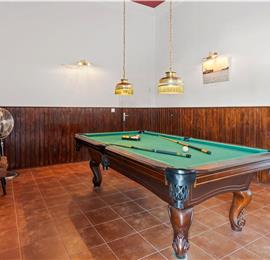 9-Bedroom Villa with Exceptionally Large Heated Pool and Sea Views near Trogir – Sleeps 18- 22