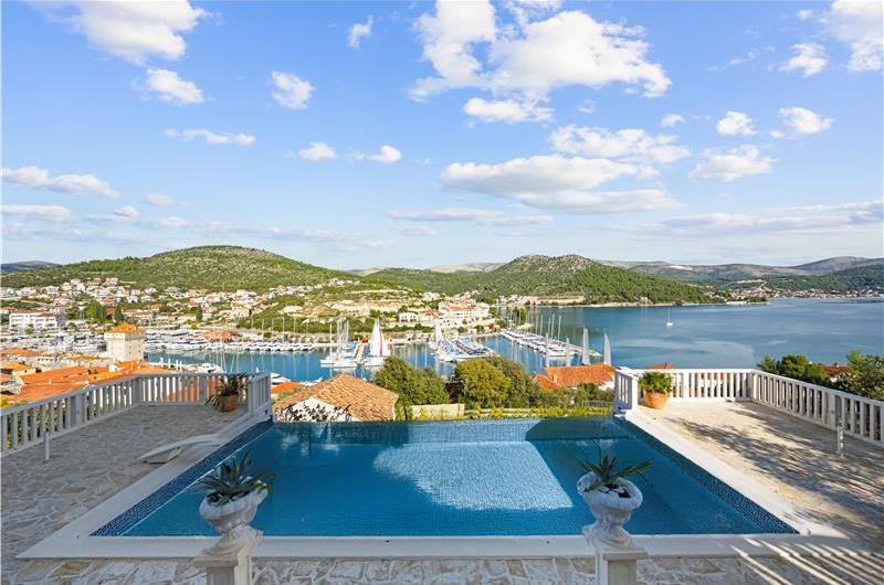 9-Bedroom Villa with Exceptionally Large Heated Pool and Sea Views near Trogir – Sleeps 18- 22