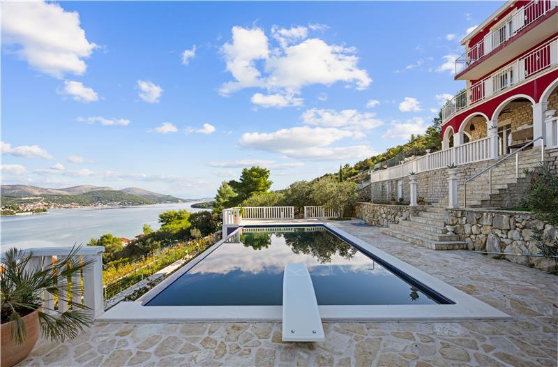 9-Bedroom Villa with Exceptionally Large Heated Pool and Sea Views near Trogir – Sleeps 18- 22