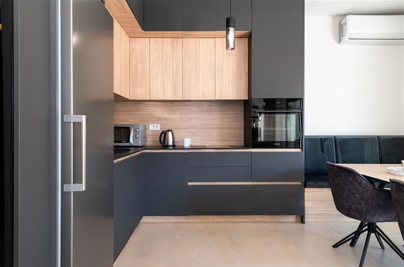 4 Bedroom Villa with Pool near Vodice town, Sibenik Riviera, sleeps 8