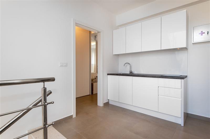 4 Bedroom Villa with Pool near Vodice town, Sibenik Riviera, sleeps 8