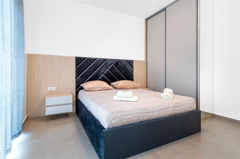 4 Bedroom Villa with Pool near Vodice town, Sibenik Riviera, sleeps 8