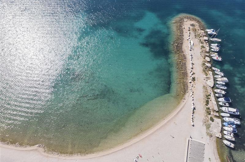 4 Bedroom Villa with Pool near Vodice town, Sibenik Riviera, sleeps 8