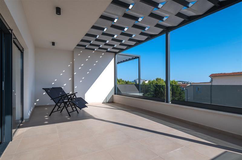 4 Bedroom Villa with Pool near Vodice town, Sibenik Riviera, sleeps 8