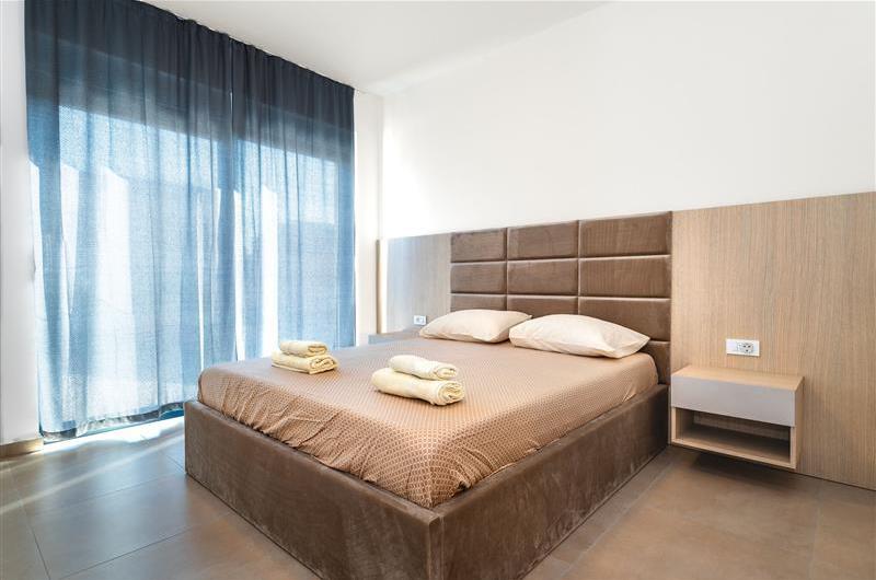 4 Bedroom Villa with Pool near Vodice town, Sibenik Riviera, sleeps 8