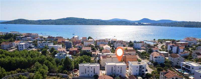 4 Bedroom Villa with Pool near Vodice town, Sibenik Riviera, sleeps 8