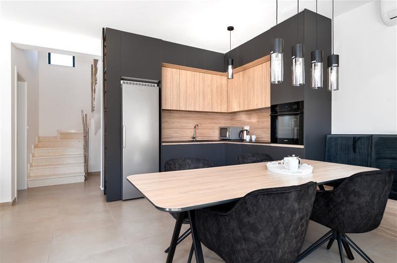 4 Bedroom Villa with Pool near Vodice town, Sibenik Riviera, sleeps 8