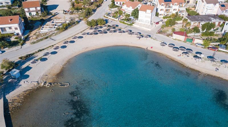 4 Bedroom Villa with Pool near Vodice town, Sibenik Riviera, sleeps 8