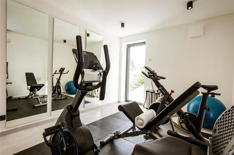 5-Bedroom Luxury Sea-View Villa with Infinity Pool near Dubrovnik – Sleeps 10