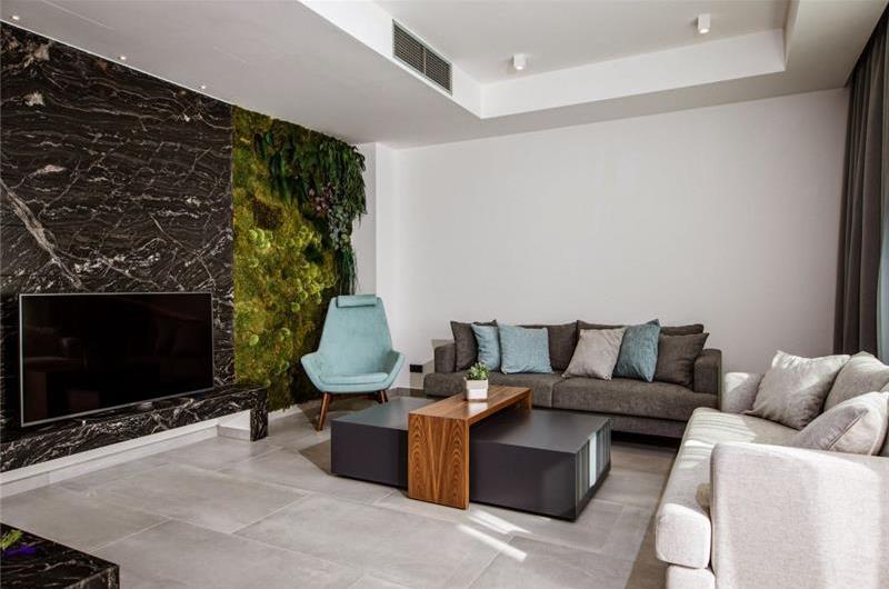 5-Bedroom Luxury Sea-View Villa with Infinity Pool near Dubrovnik – Sleeps 10