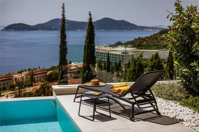 Sea-view villa in Orasac, photograph 2