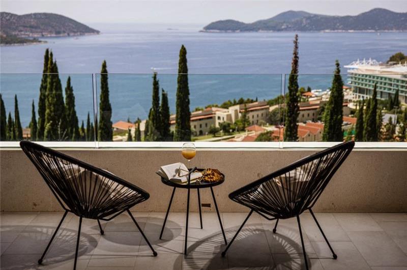 5-Bedroom Luxury Sea-View Villa with Infinity Pool near Dubrovnik – Sleeps 10