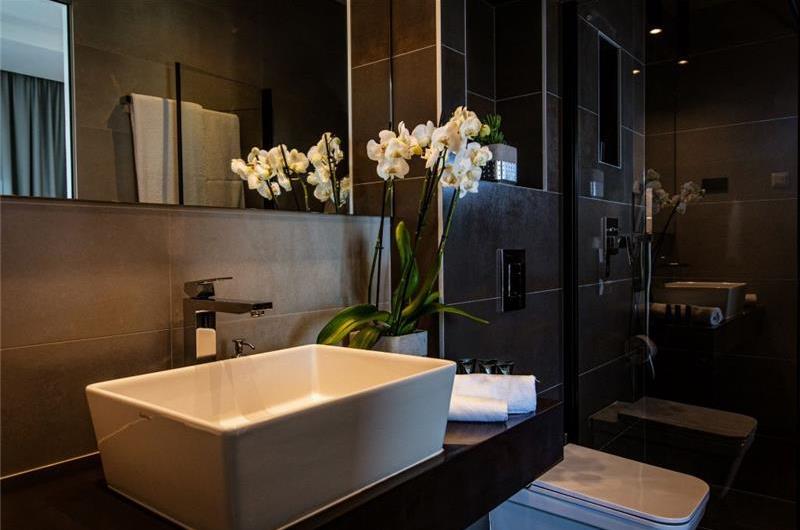 5-Bedroom Luxury Sea-View Villa with Infinity Pool near Dubrovnik – Sleeps 10