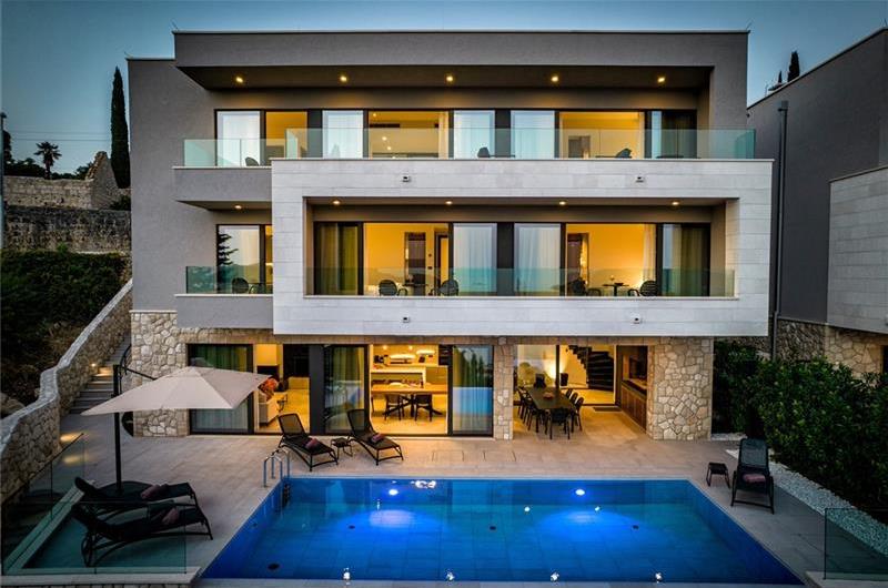 Luxury 5-Bedroom Villa with Sea-Views and Infinity Pool near Dubrovnik – Sleeps 10