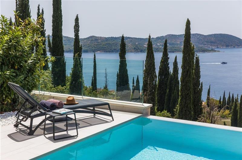 Luxury 5-Bedroom Villa with Sea-Views and Infinity Pool near Dubrovnik – Sleeps 10