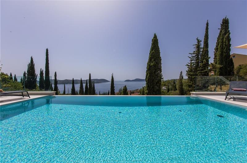 Luxury 5-Bedroom Villa with Sea-Views and Infinity Pool near Dubrovnik – Sleeps 10