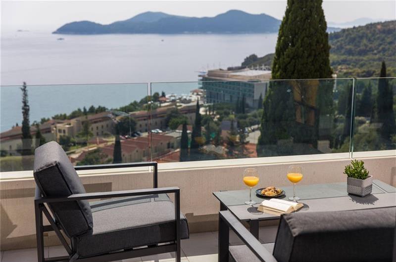 Luxury 5-Bedroom Villa with Sea-Views and Infinity Pool near Dubrovnik – Sleeps 10