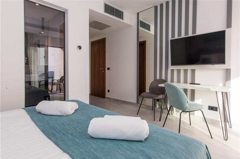 Luxury 5-Bedroom Villa with Sea-Views and Infinity Pool near Dubrovnik – Sleeps 10