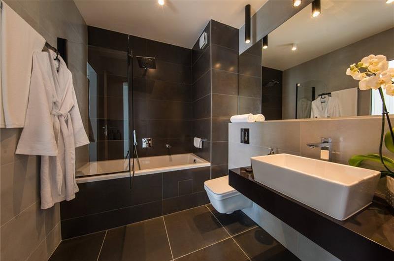 Luxury 5-Bedroom Villa with Sea-Views and Infinity Pool near Dubrovnik – Sleeps 10