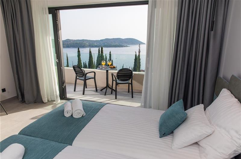 Luxury 5-Bedroom Villa with Sea-Views and Infinity Pool near Dubrovnik – Sleeps 10