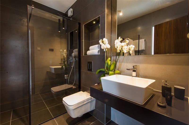 Luxury 5-Bedroom Villa with Sea-Views and Infinity Pool near Dubrovnik – Sleeps 10