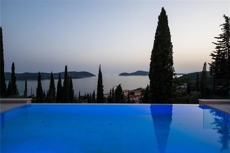 Luxury 5-Bedroom Villa with Sea-Views and Infinity Pool near Dubrovnik – Sleeps 10