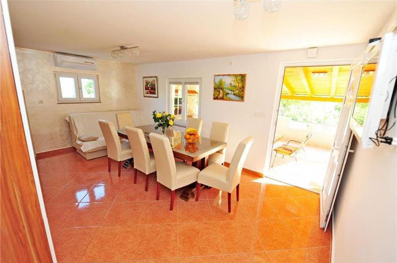 3 Bedroom Villa with Pool & Tennis Court near Sinj, sleeps 8