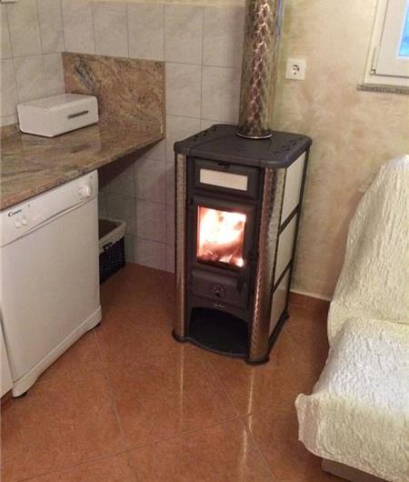 3 Bedroom Villa with Pool & Tennis Court near Sinj, sleeps 8